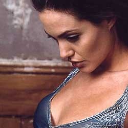 Virus Angelina Jolie Bugil Paling Mengancam